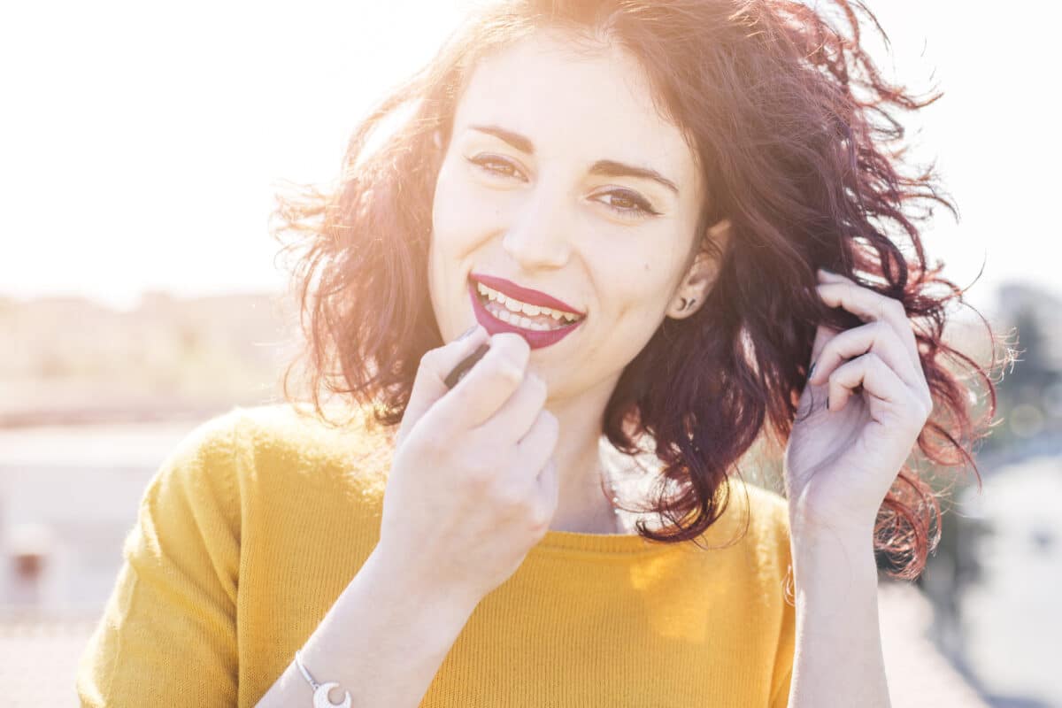 smiling young girl with nice teeth