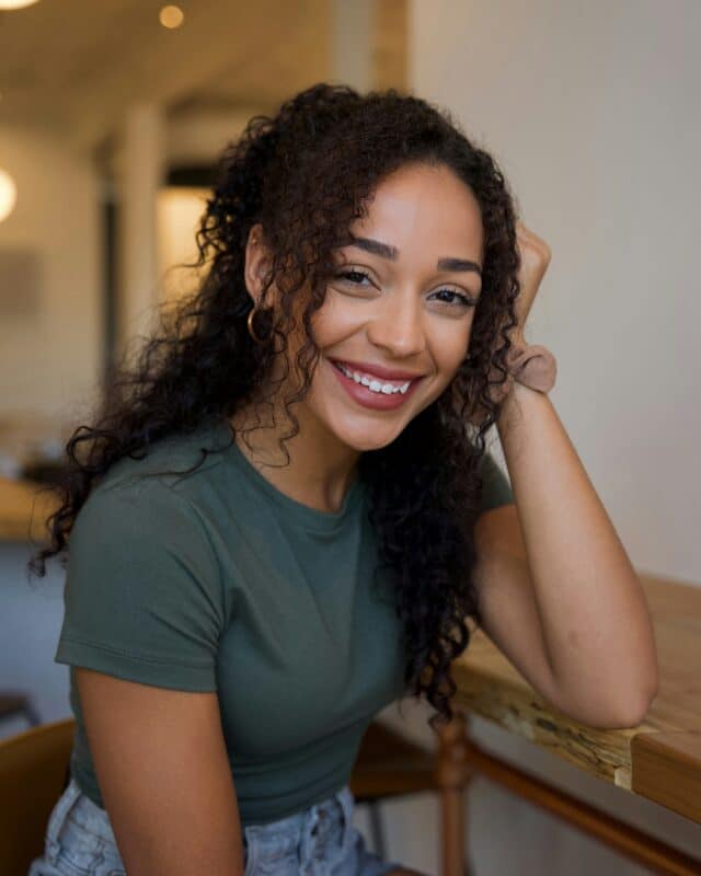 smiling young girl with nice teeth